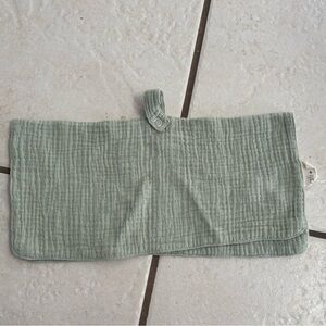 Ali+Oli Sage Snap on Pacifier Blanket Holder.  In EUC!